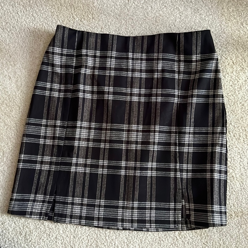 Eyeshadow black grey and white plaid skirt in size 5